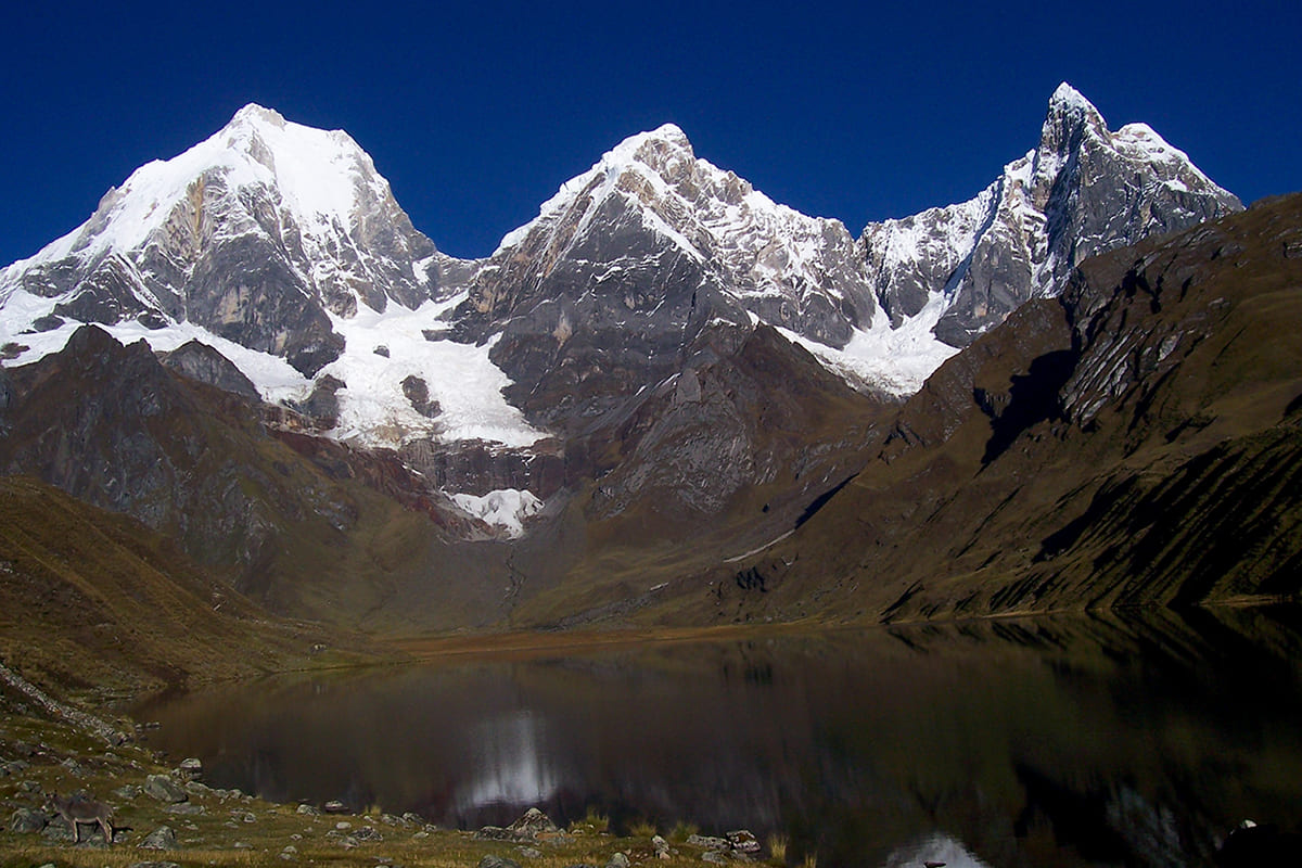Lagunas Mitucocha y Jahuacocha al pie del Yerupajá, Huayhuash Short